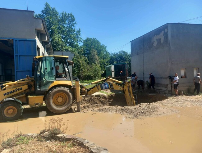 Без вода останаха квартали в Хасково и части на община Минерални бани заради пробив в магистрален водопровод