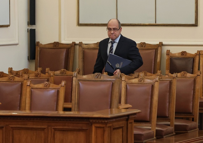 Трябва да бъдем непримирими с проявите на нерегламентирано поведение или корупционни практики, заяви Лазар Лазаров