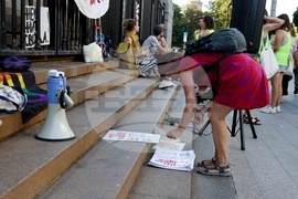 "Нито една повече" - протест срещу насилието над жени