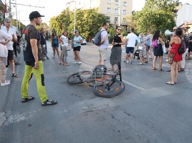 Метростанция „Опълченска“ - протест