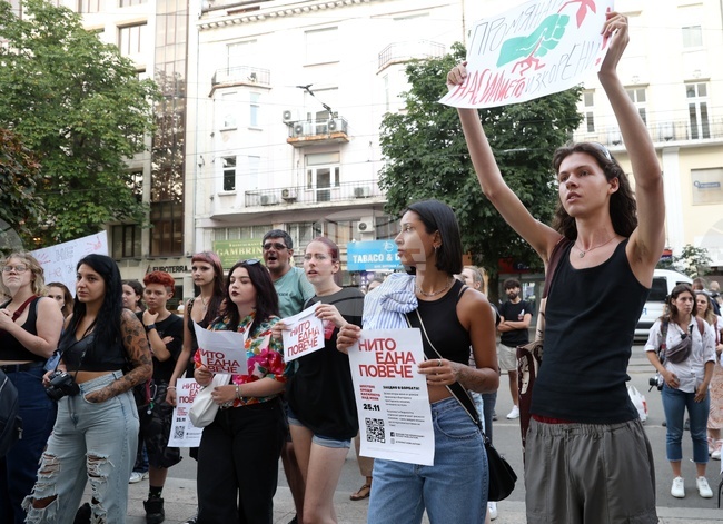 "Нито една повече" - протест срещу насилието над жени