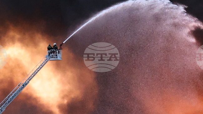 Общо 45 пожара са потушени през изминалото денонощие в страната, загинала е жена, а друга е пострадала