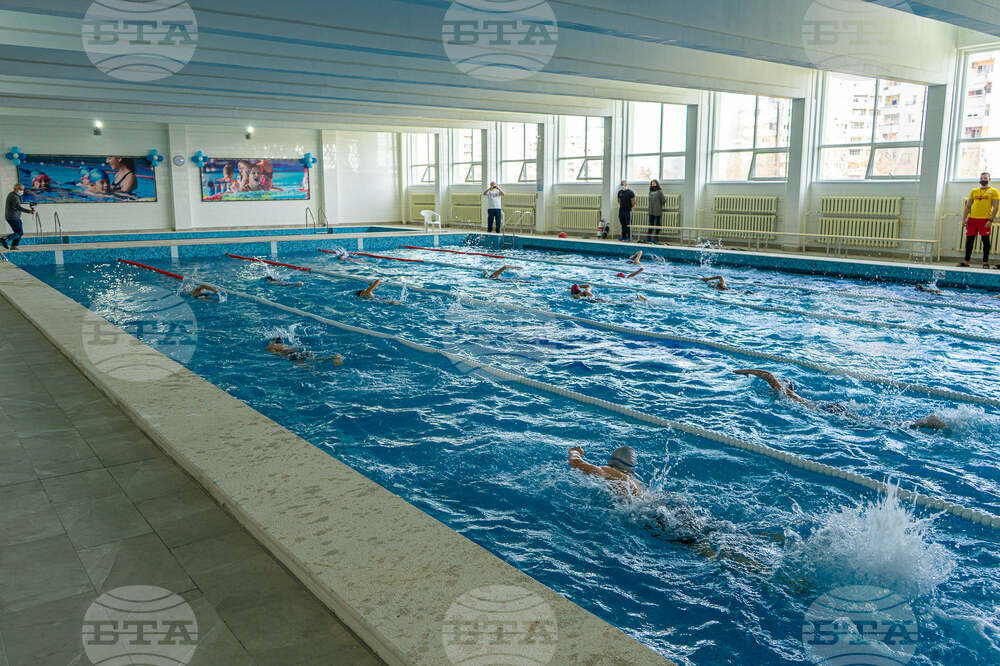 Коледен турнир по плуване за деца организират в Ямбол