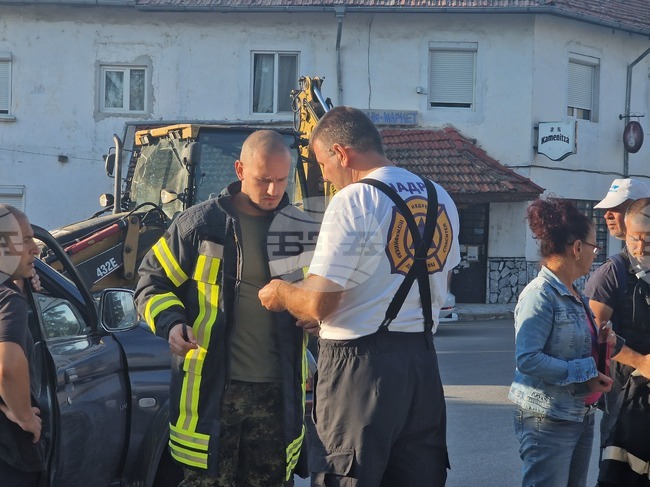 Аварийното звено и доброволците към Общинска администрация - Петрич са участвали в потушаването на повече от 30 пожара това лято