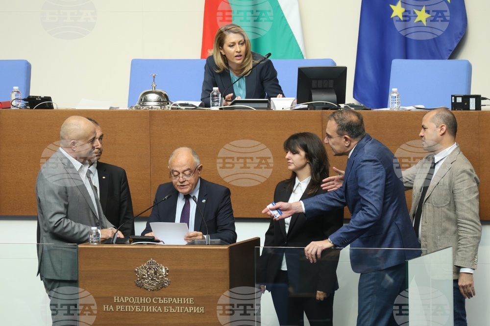 Напрежение в парламента предизвика решението на МС да предложи на президента да награди Георги Йорданов с орден „Стара планина“ – първа степен