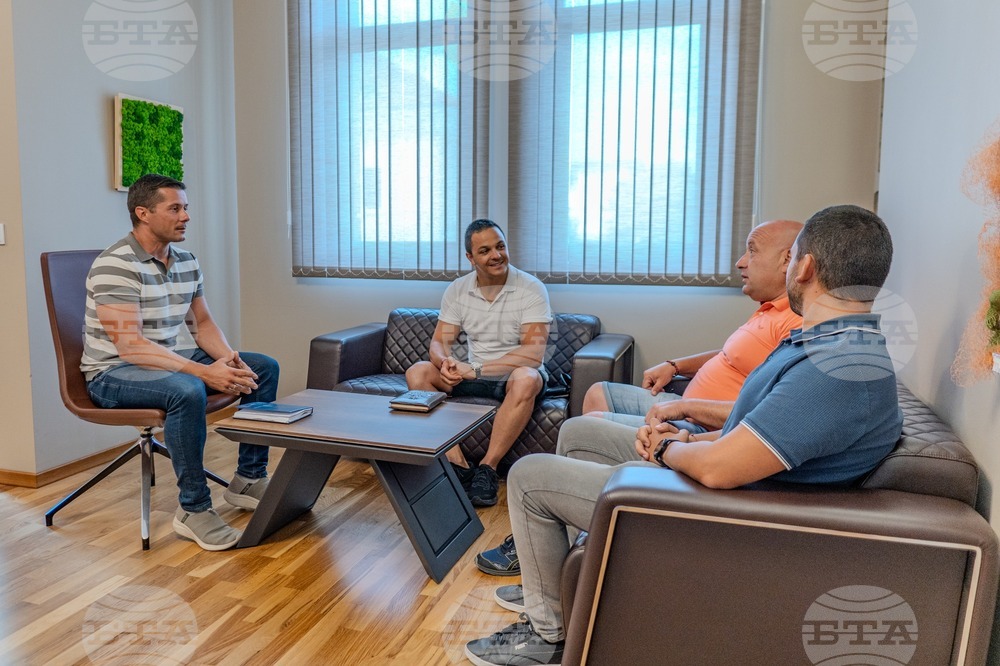 Световният шампион по плуване Цанко Цанков се подготвя в Царево за следващите си състезания