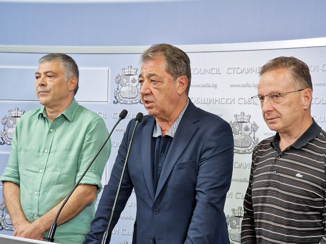 Днешната сесия за пореден път показа, че в СОС образуващият елемент на това икономическо мнозинство е ГЕРБ, каза Вили Лилков от „Синя София“