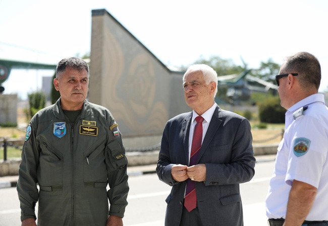 Министерство на отбраната: Увеличен ресурс за бойните вертолети предвижда Министерството на отбраната