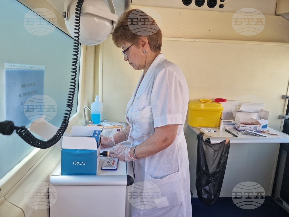 Безплатни изследвания с бързи тестове за хепатит се извършват в мобилен кабинет на площада в Хасково от РЗИ