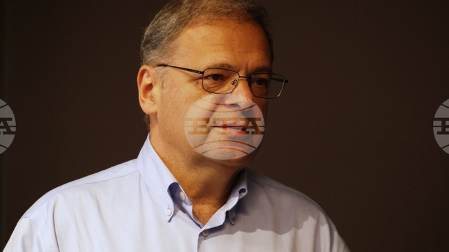 Министерството на околната среда и водите трябва да се въздържа от подписване на меморандуми, каза служебният министър Юлиян Попов