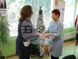 Снимка: Община Тетевен - Кметът на Тетевен зарадва децата, младежите и възрастните със специални потребности с подаръци