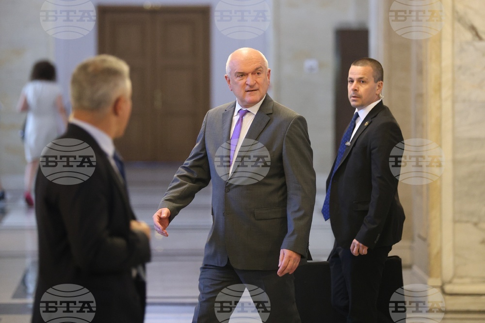 Нямам зависимости, взимам решения на база закони и принципи, заяви служебният премиер Димитър Главчев
