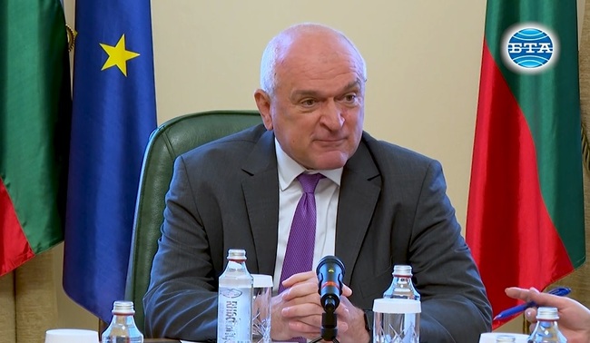 След среща с превозвачи премиерът Главчев проверява на място трафика на ГКПП „Русе-Гюргево“