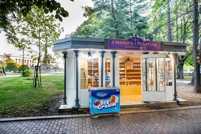 Община Русе: Нов магазин за сувенири срещу Доходното здание популяризира Русе