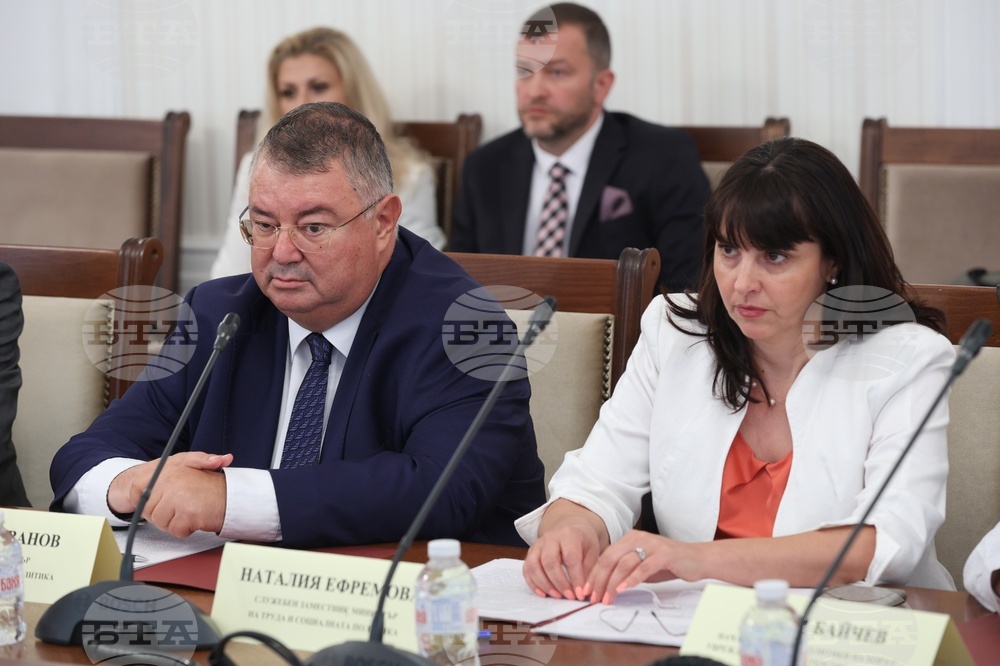 Нямаме индикации от ЕК, че програмата за помощни средства на хора с трайни увреждания по ПВУ няма да бъде удължена, каза министър Иванов