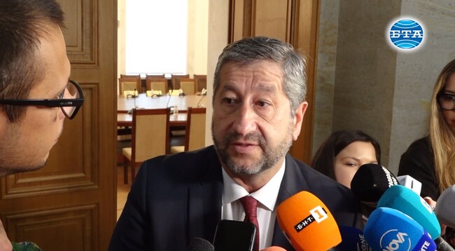 Темата не е Рая Назарян, а президентът да има алтернатива за потенциален кандидат за премиер, която да не е обвързана с Пеевски, според Христо Иванов