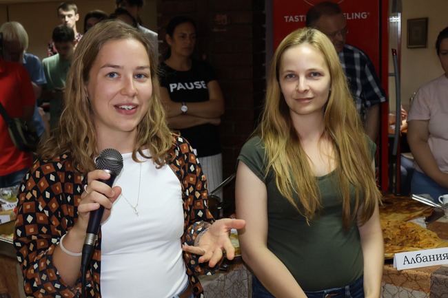 В кулинарна вечер „С нож и вилица по света“ взеха участие участниците в Международния летен семинар по български език и култура