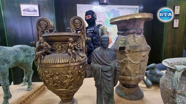Задържана е организирана престъпна група от шестима души, свързана с притежание и търговия на културно-исторически ценности в област Стара Загора