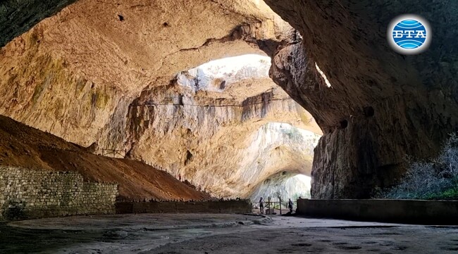 Тридесет процента от приходите от Деветашката пещера ще се разпределят за село Деветаки, решиха общинските съветници