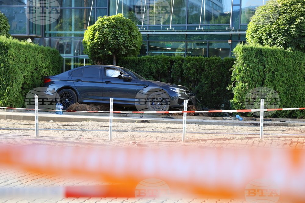 Автомобил е катастрофирал на бул. "Тодор Александров" в столицата