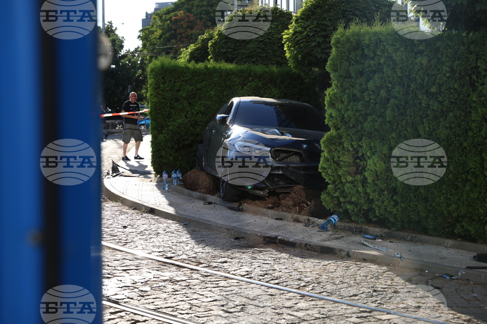 Автомобил е катастрофирал на бул. "Тодор Александров" в столицата