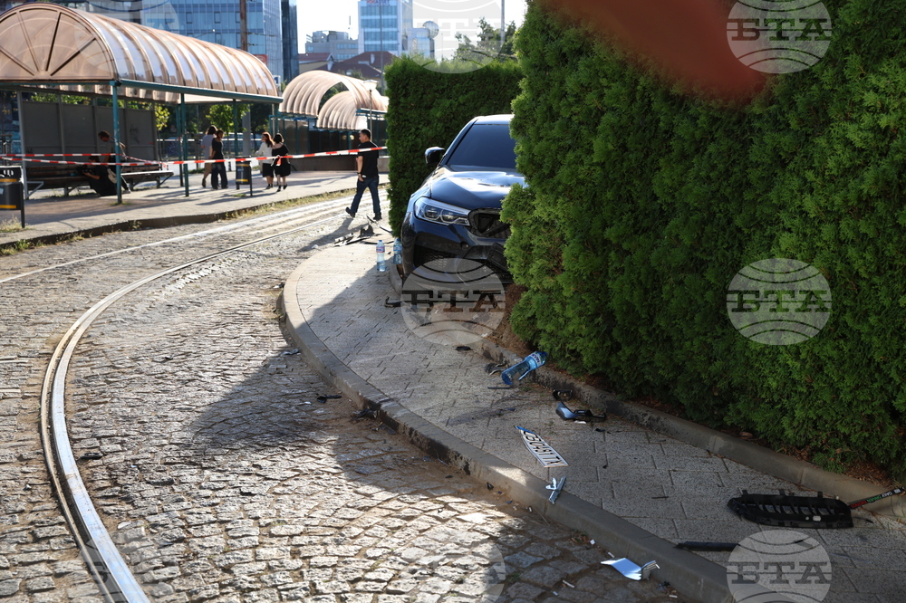 Автомобил е катастрофирал на бул. "Тодор Александров" в столицата