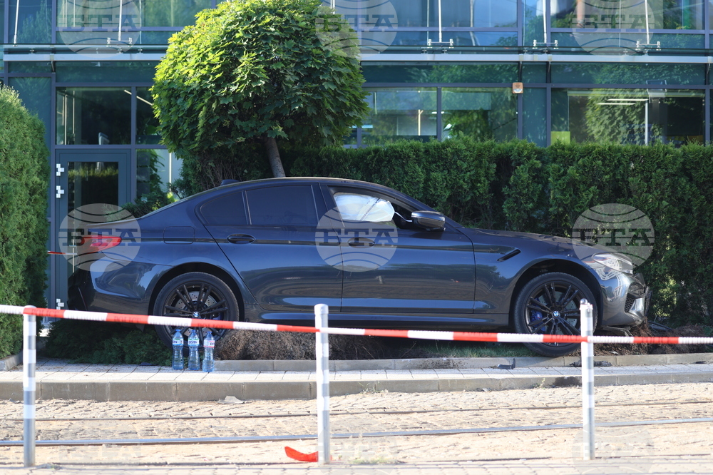 Автомобил е катастрофирал на бул. "Тодор Александров" в столицата