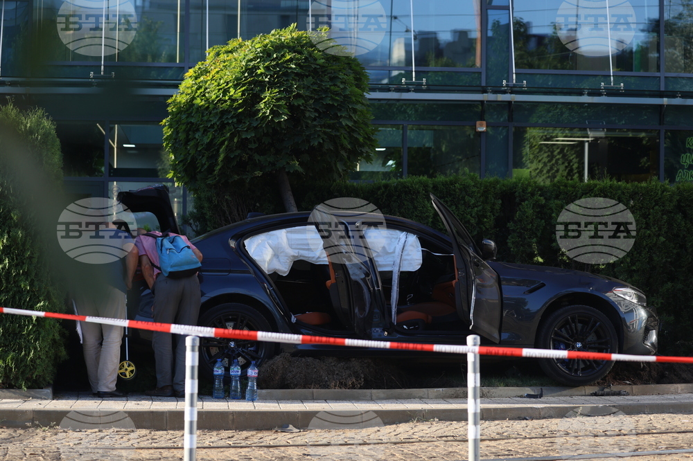 Автомобил е катастрофирал на бул. "Тодор Александров" в столицата