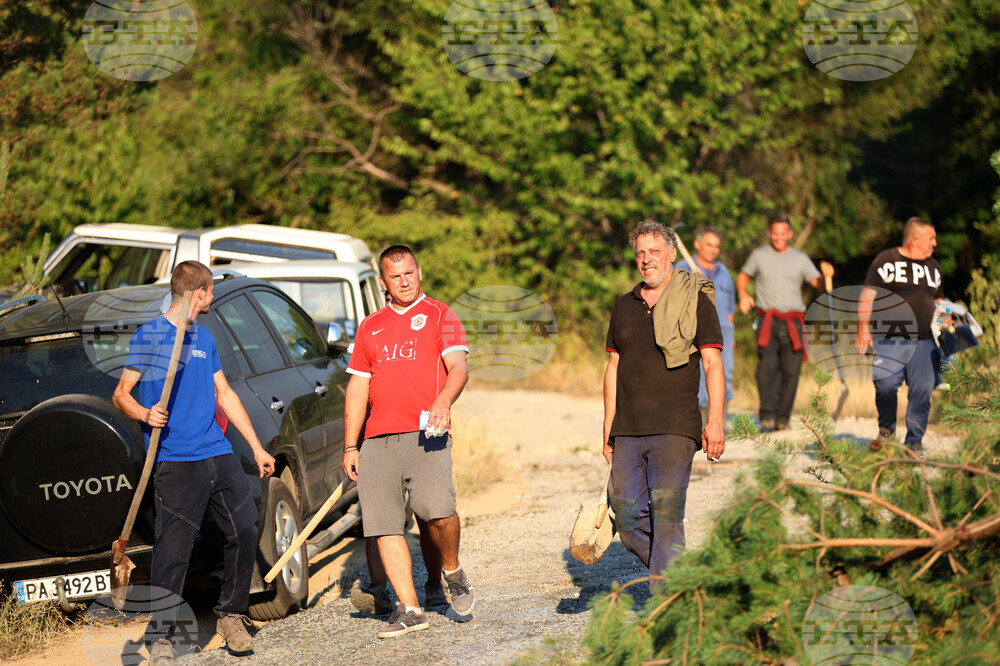 Село Сенокос - горски пожар - доброволци
