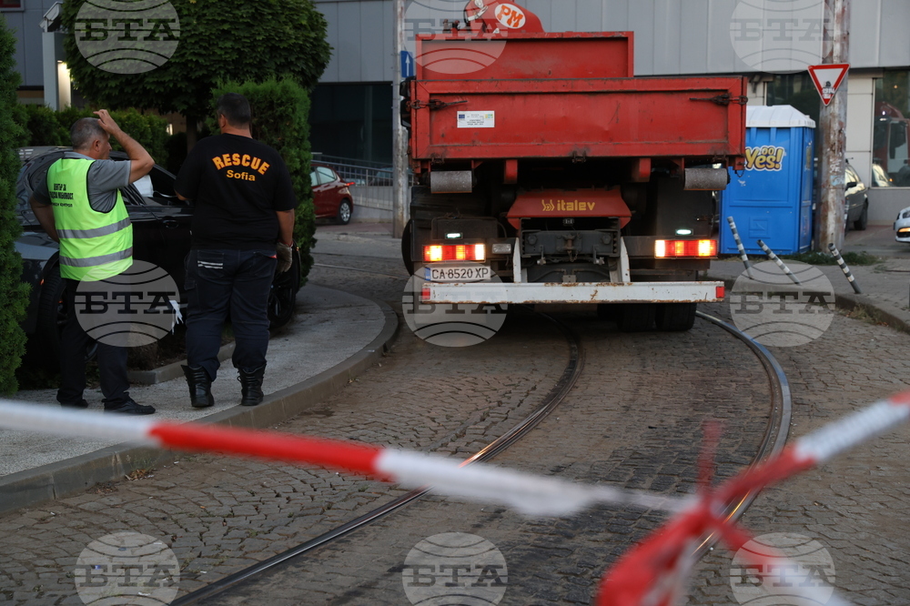 Автомобил е катастрофирал на бул. "Тодор Александров" в столицата