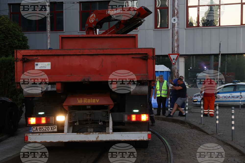Автомобил е катастрофирал на бул. "Тодор Александров" в столицата