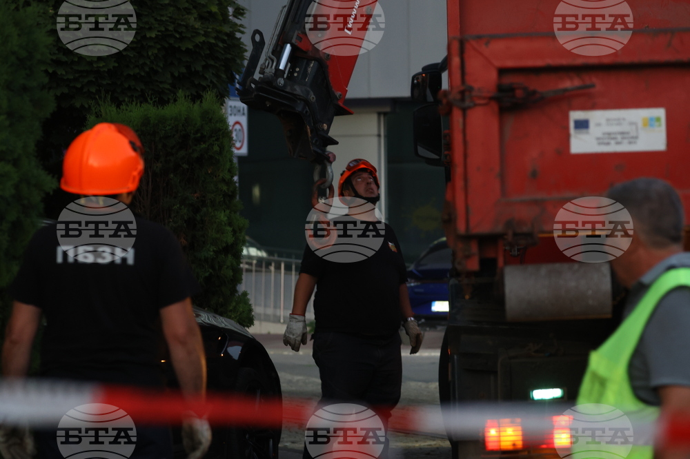 Автомобил е катастрофирал на бул. "Тодор Александров" в столицата