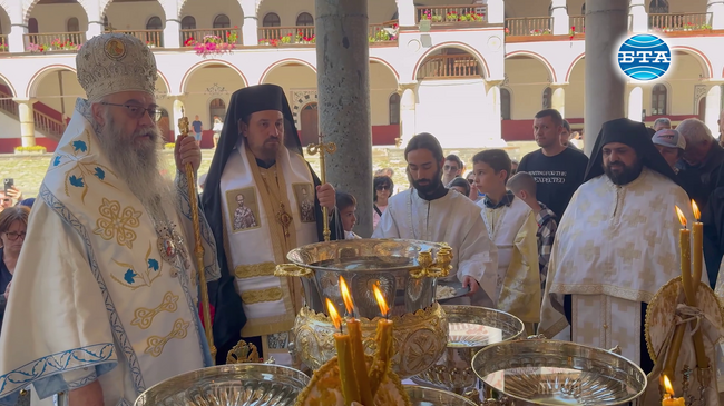 Адрианополският епископ Евлогий и монаси от Рилския манастир изнесоха Чудотворната икона на Света Богородица и отслужиха водосвет