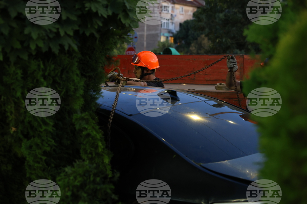 Автомобил е катастрофирал на бул. "Тодор Александров" в столицата