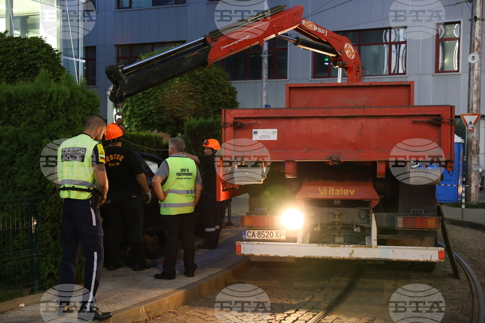 Автомобил е катастрофирал на бул. "Тодор Александров" в столицата