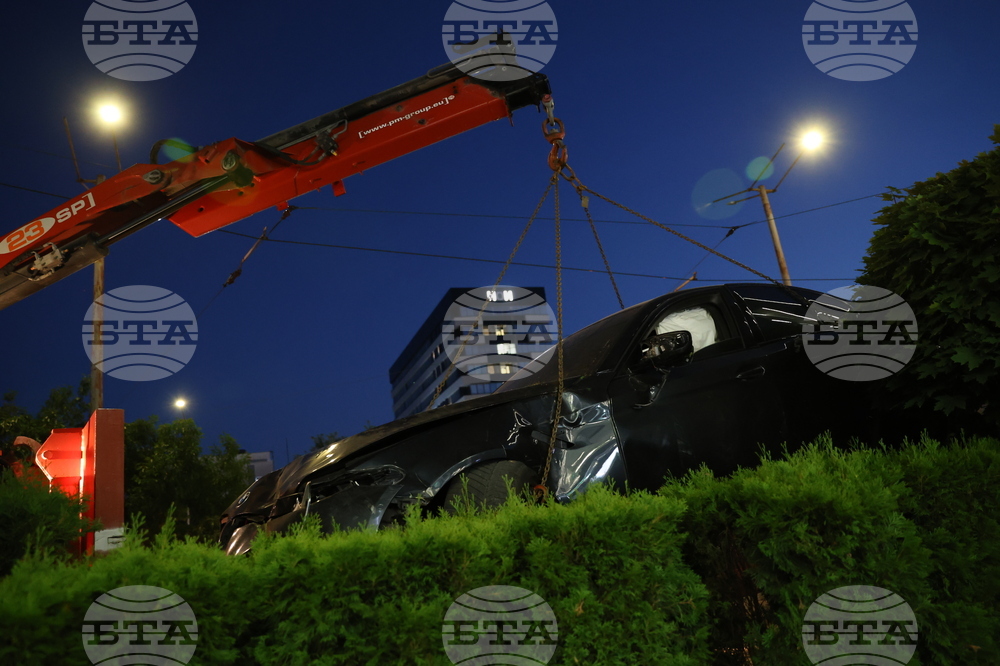 Автомобил е катастрофирал на бул. "Тодор Александров" в столицата
