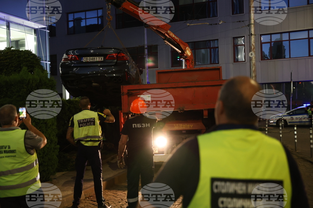 Автомобил е катастрофирал на бул. "Тодор Александров" в столицата