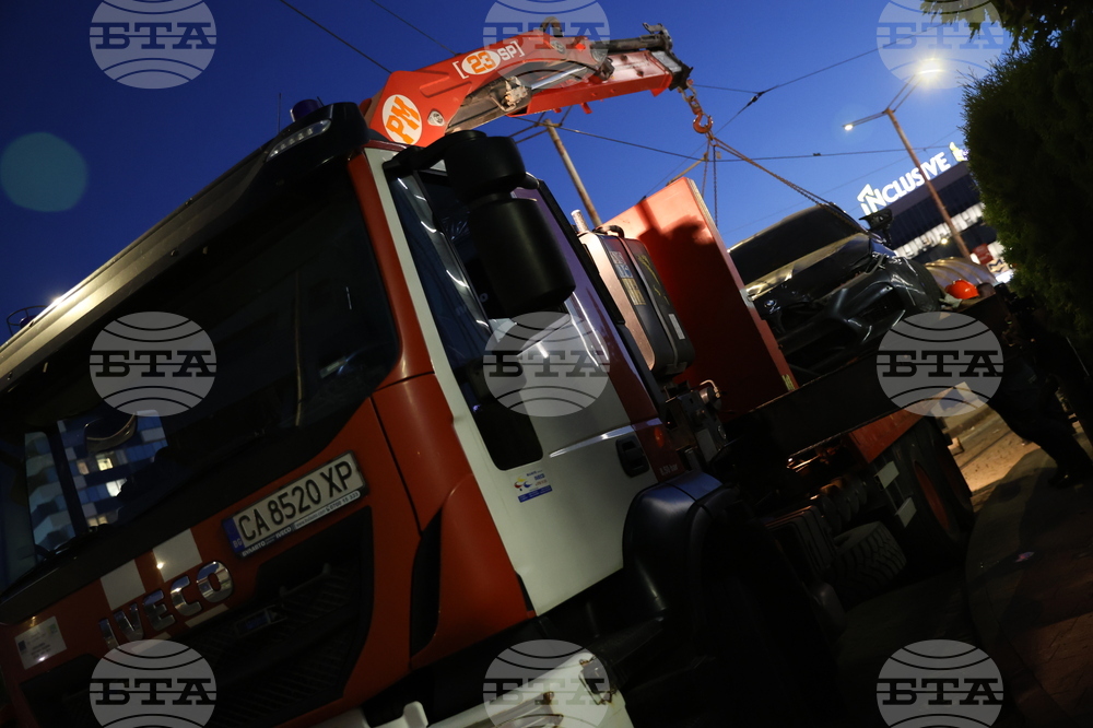 Автомобил е катастрофирал на бул. "Тодор Александров" в столицата