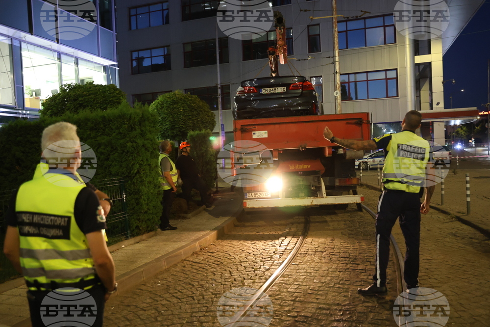 Автомобил е катастрофирал на бул. "Тодор Александров" в столицата