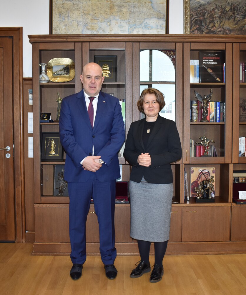 Главният прокурор Иван Гешев благодари на румънския си колега Габриела Скутеа за съдействието й по бързия трансфер на семействата на украински магистрати, потърсили убежище у нас