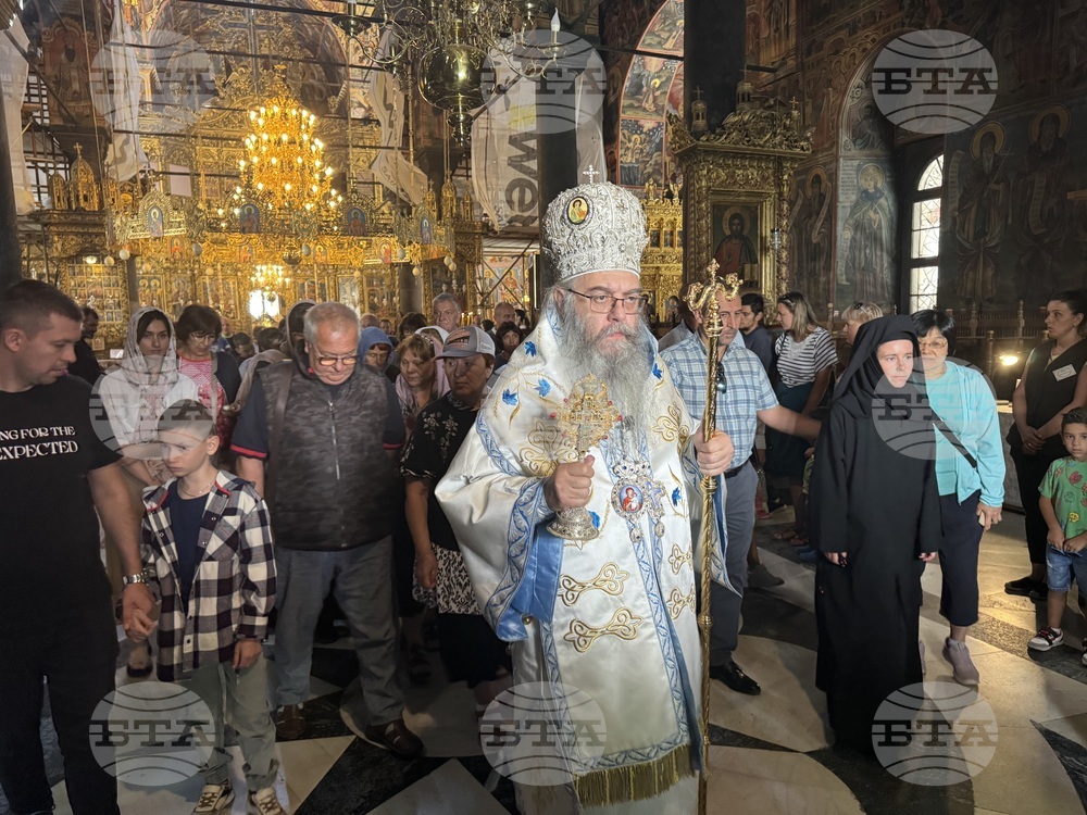 Адрианополският епископ Евлогий и монаси от Рилския манастир изнесоха Чудотворната икона на Света Богородица и отслужиха водосвет