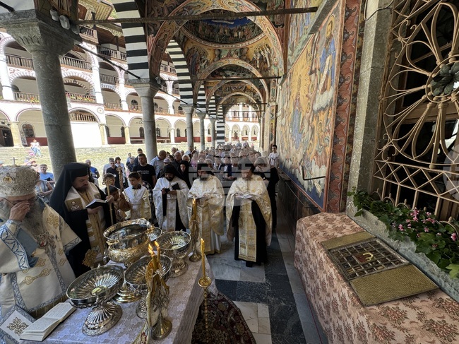 Адрианополският епископ Евлогий и монаси от Рилския манастир изнесоха Чудотворната икона на Света Богородица и отслужиха водосвет