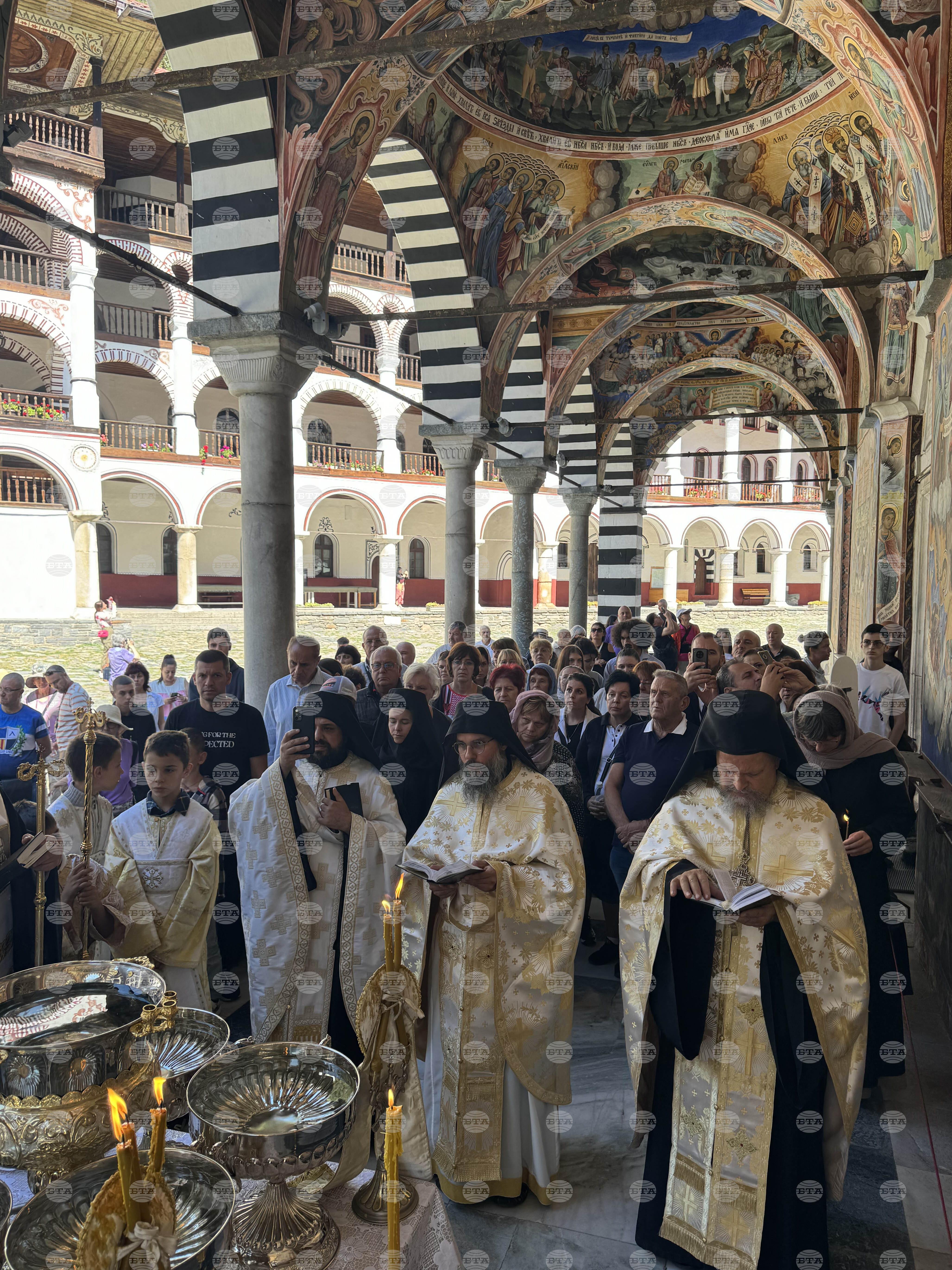 Адрианополският епископ Евлогий и монаси от Рилския манастир изнесоха Чудотворната икона на Света Богородица и отслужиха водосвет