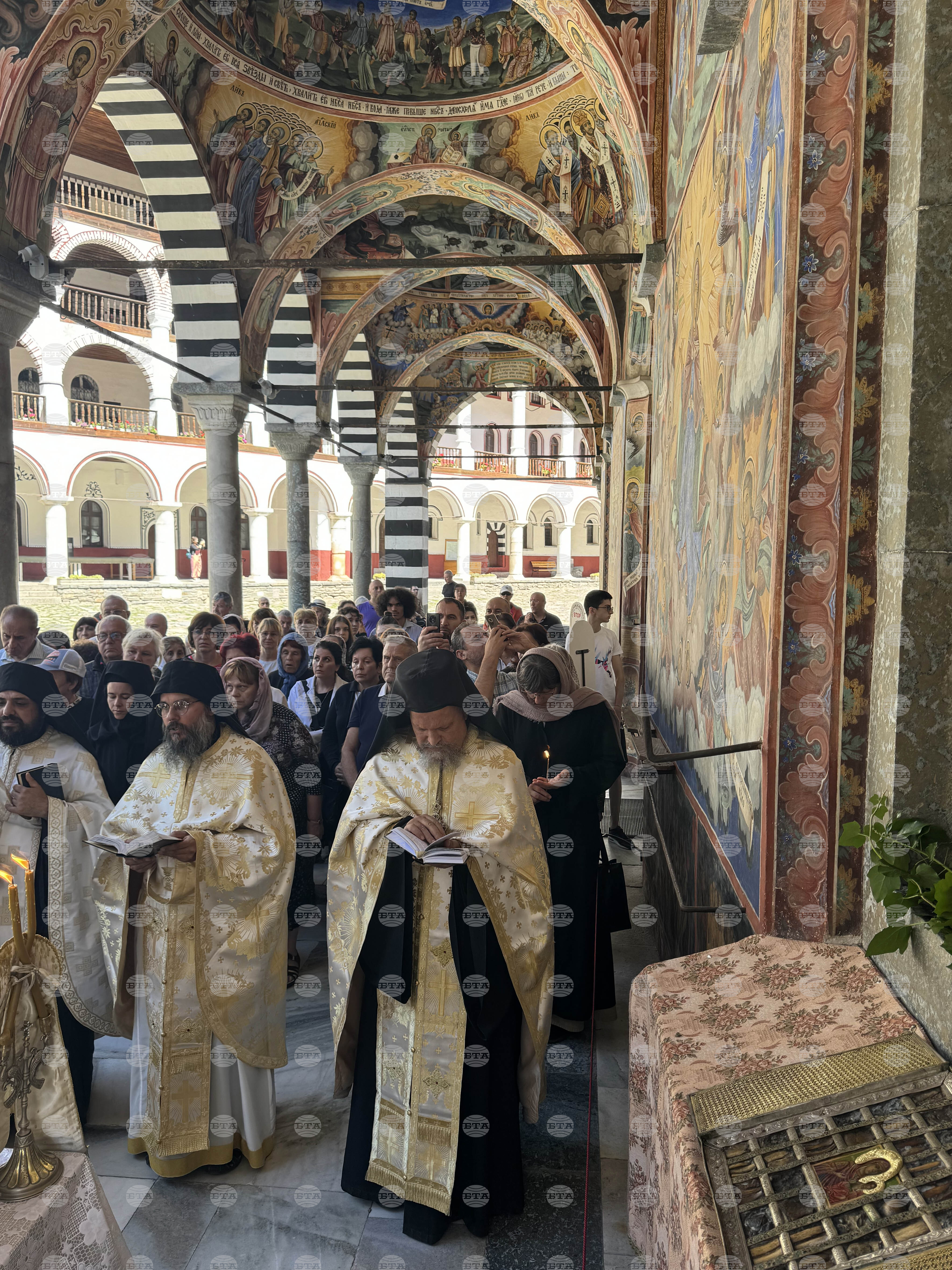 Адрианополският епископ Евлогий и монаси от Рилския манастир изнесоха Чудотворната икона на Света Богородица и отслужиха водосвет