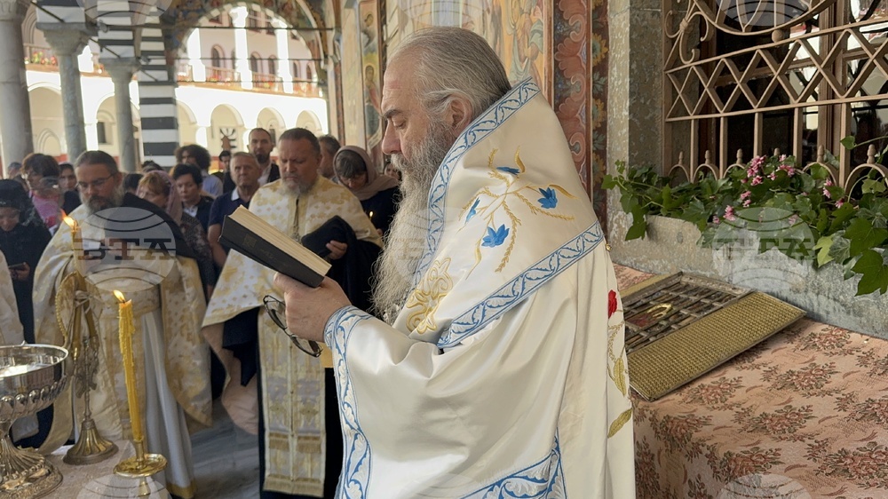 Адрианополският епископ Евлогий и монаси от Рилския манастир изнесоха Чудотворната икона на Света Богородица и отслужиха водосвет