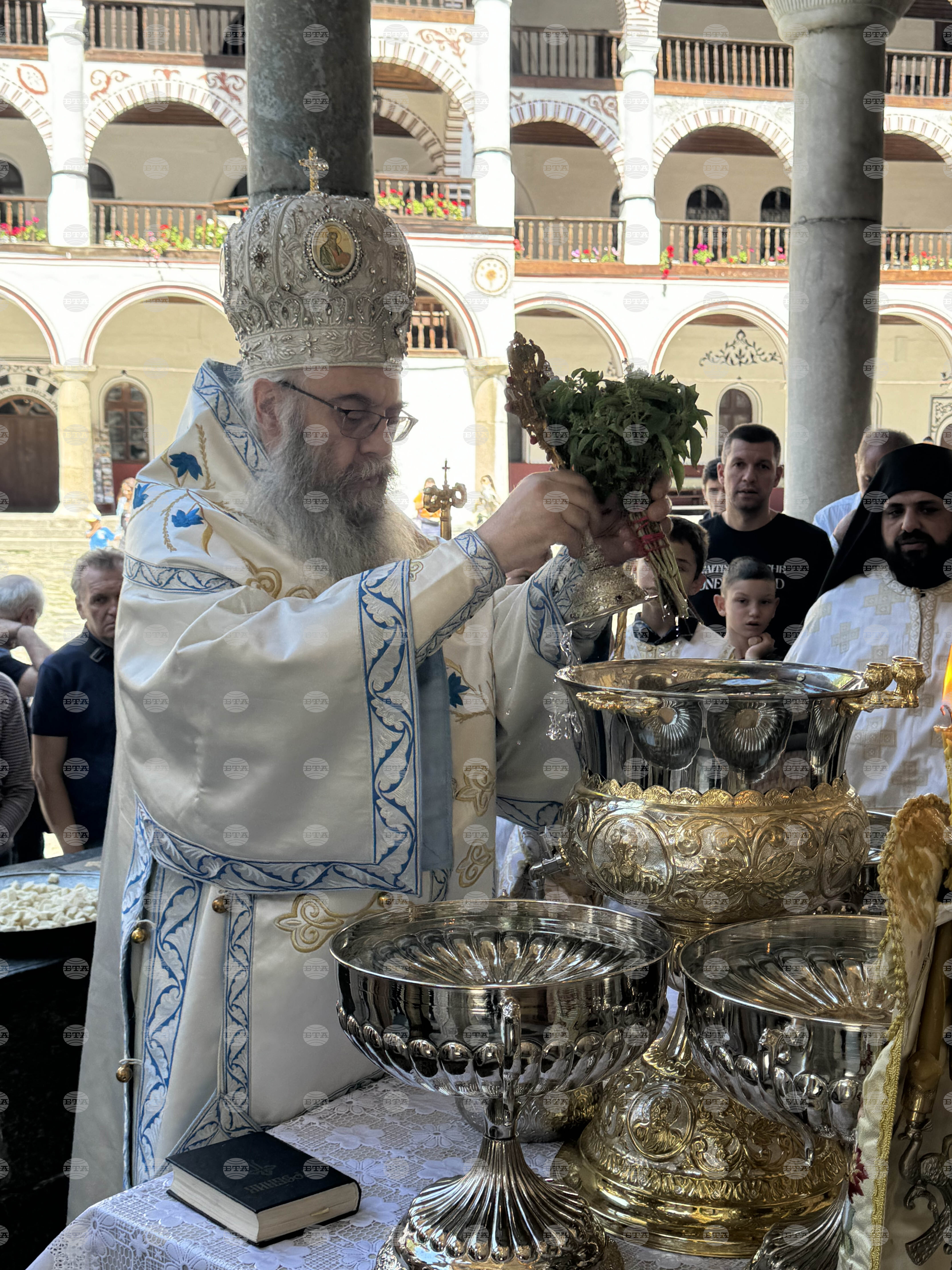 Адрианополският епископ Евлогий и монаси от Рилския манастир изнесоха Чудотворната икона на Света Богородица и отслужиха водосвет
