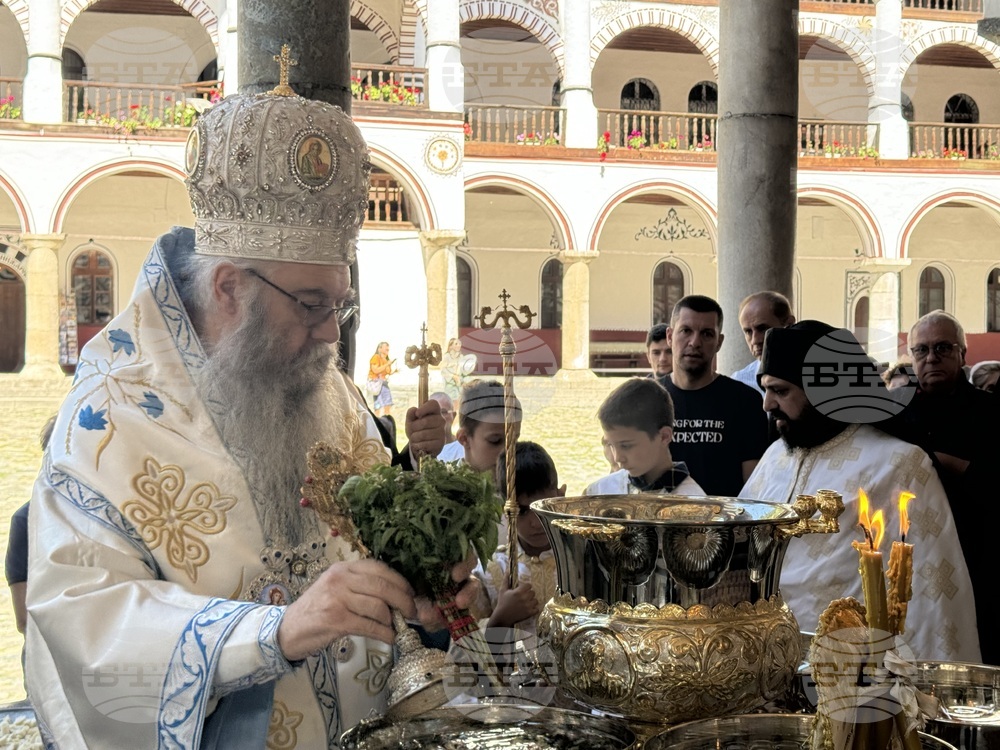 Адрианополският епископ Евлогий и монаси от Рилския манастир изнесоха Чудотворната икона на Света Богородица и отслужиха водосвет