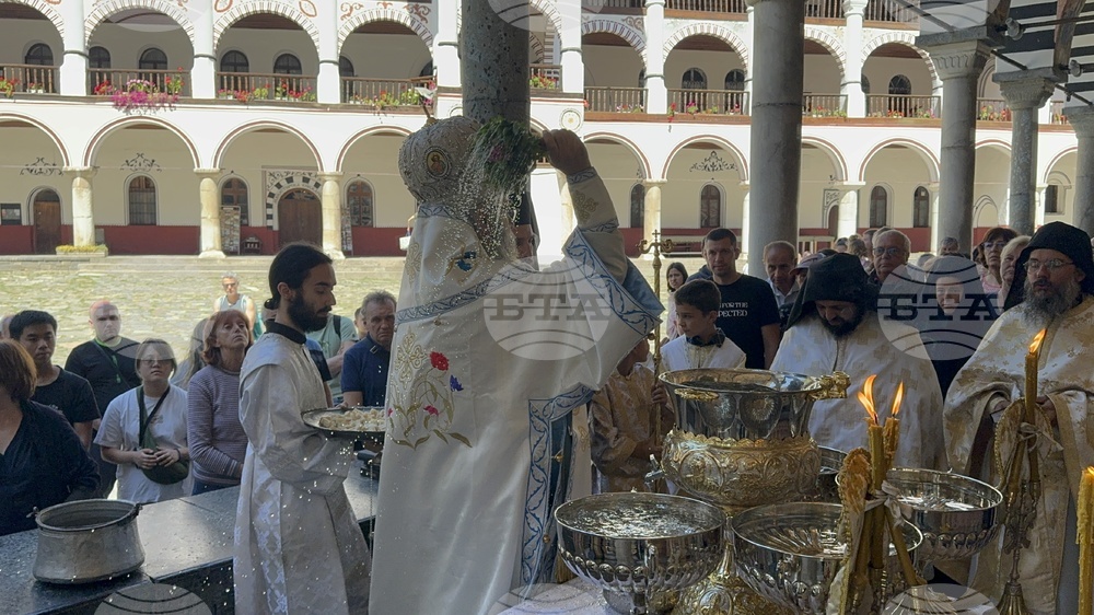 Адрианополският епископ Евлогий и монаси от Рилския манастир изнесоха Чудотворната икона на Света Богородица и отслужиха водосвет