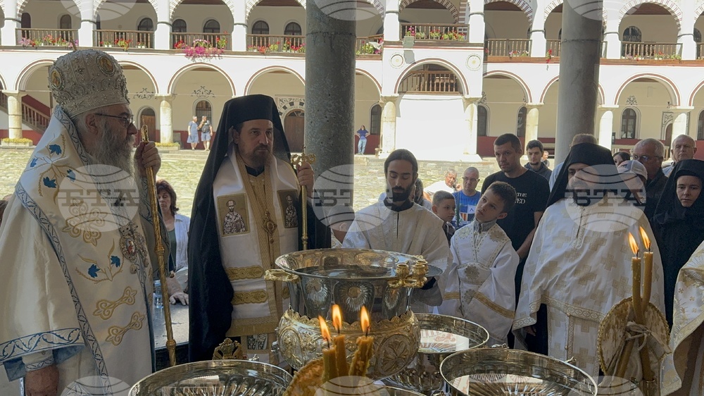 Адрианополският епископ Евлогий и монаси от Рилския манастир изнесоха Чудотворната икона на Света Богородица и отслужиха водосвет