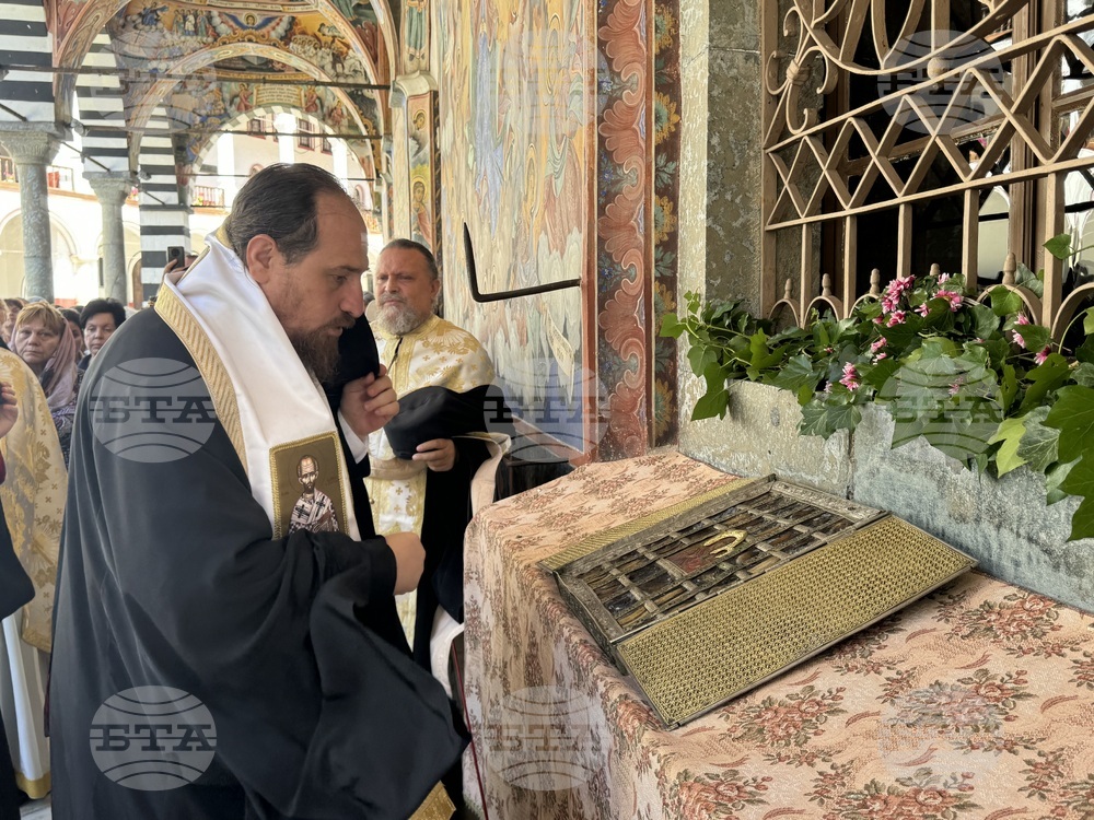 Адрианополският епископ Евлогий и монаси от Рилския манастир изнесоха Чудотворната икона на Света Богородица и отслужиха водосвет